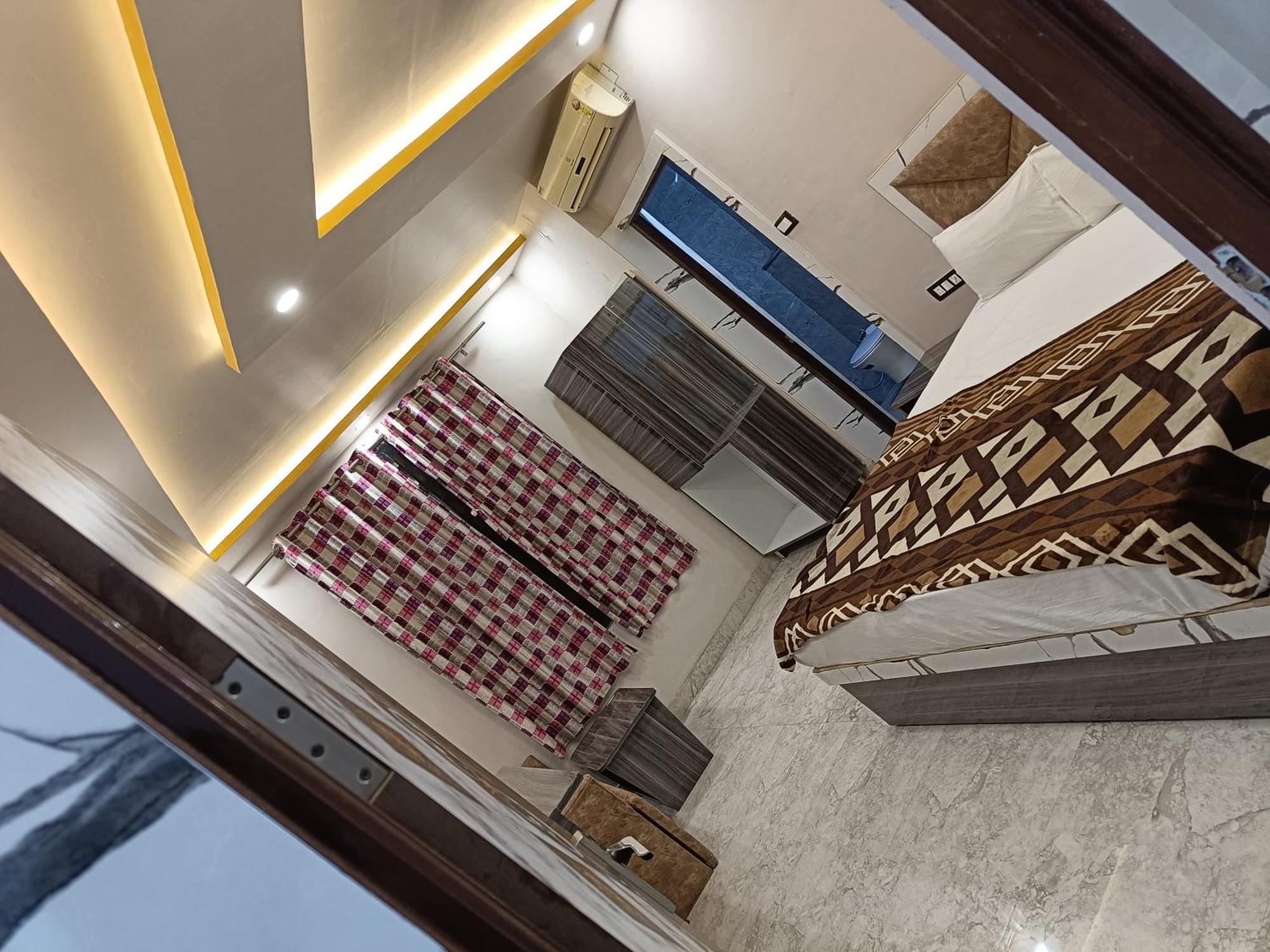 Hotel Pragya International à Bénarès Extérieur photo
