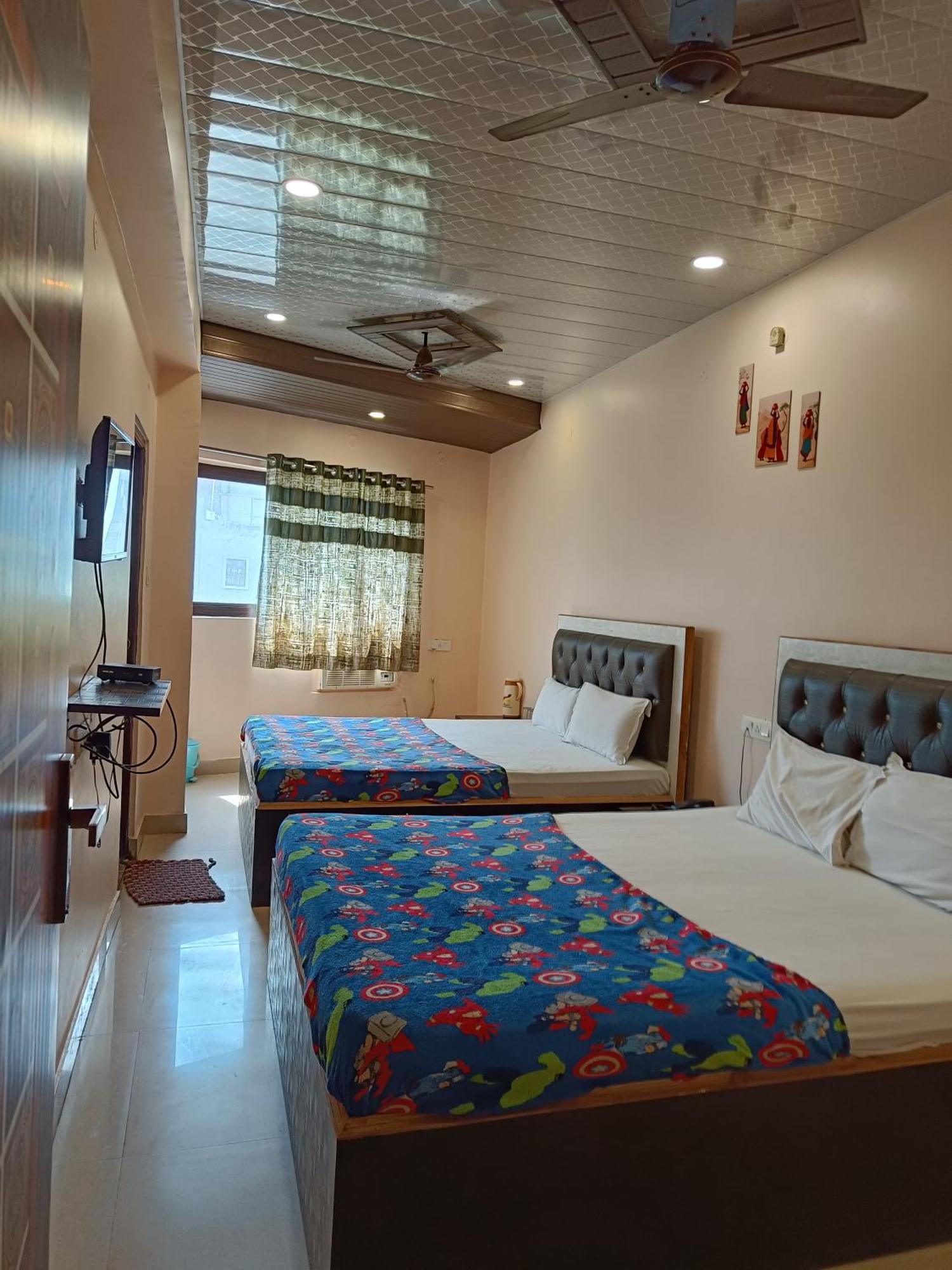 Hotel Pragya International à Bénarès Extérieur photo