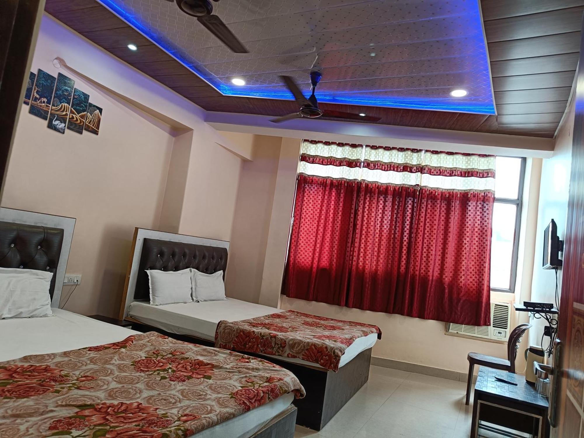 Hotel Pragya International à Bénarès Extérieur photo