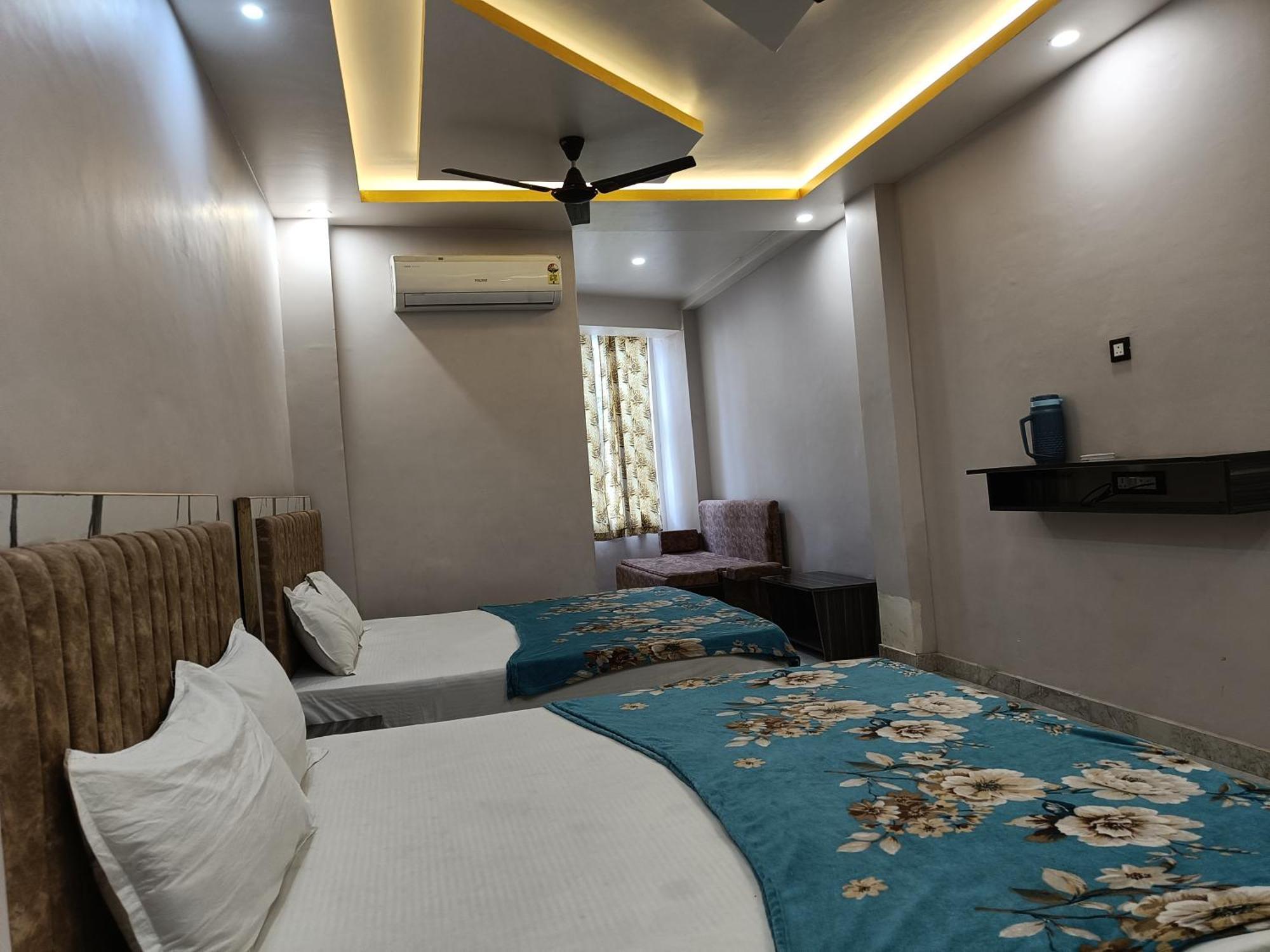Hotel Pragya International à Bénarès Extérieur photo