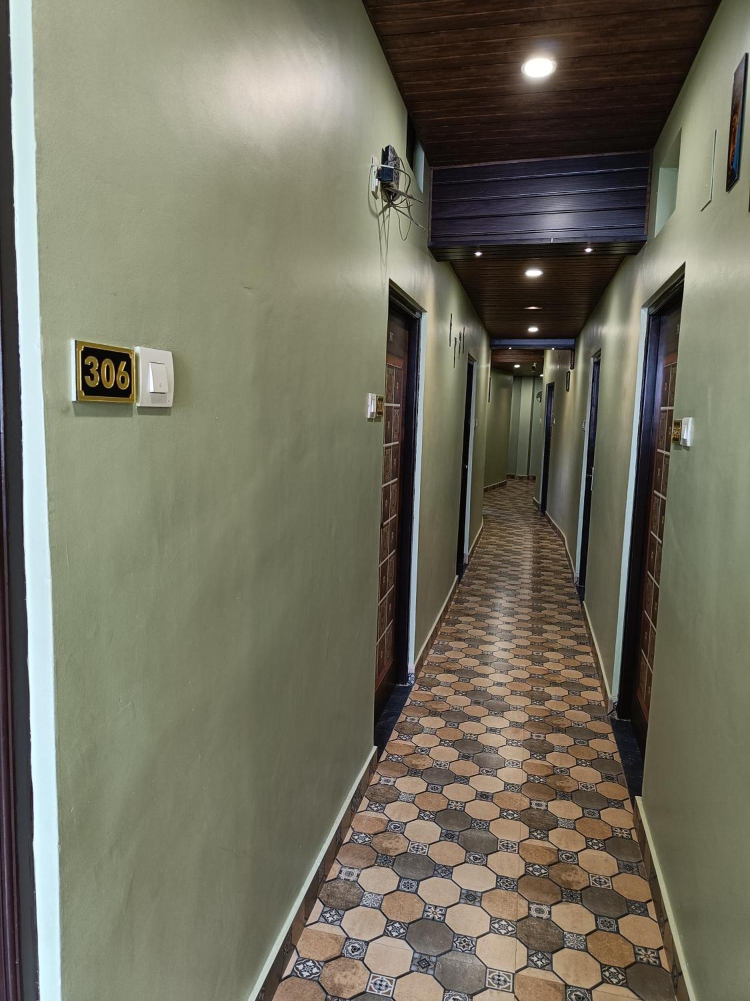 Hotel Pragya International à Bénarès Extérieur photo
